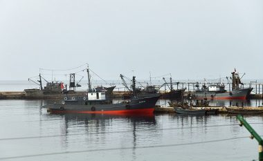 Shkelën rregullat e hyrjes territoriale, Koreja e Veriut konfiskoi barkat ruse të peshkimit dhe arrestoi 17 anëtarë ekuipazhi