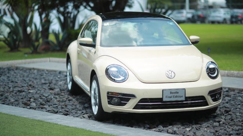 Volkswagen shënon fundin e një epoke, duke nxjerrë nga prodhimi të fundit VW Beetle