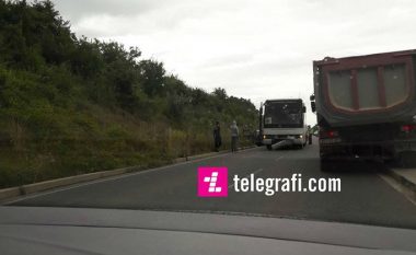 Një i vdekur e dy të lënduar në aksident trafiku, në Grabovc të Fushë Kosovës
