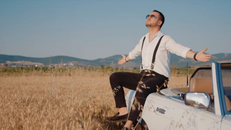 Albatrit Muqiqi publikon këngën e re “Për ty”