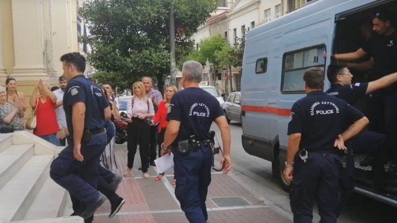 Shqiptari që vrau babanë dhunues në Greqi po konsiderohet hero nga grekët