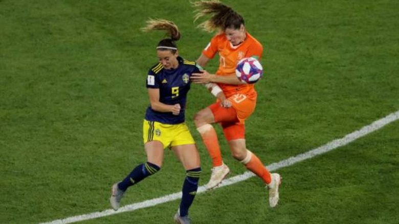 Kosovare Asllani lëndohet rëndë, Holanda mposht Suedinë dhe shkon në finale të botërorit