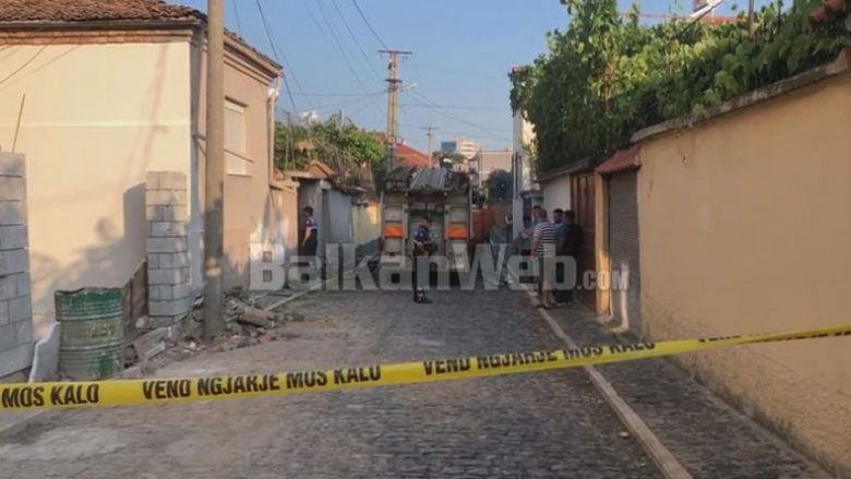 Zjarr i madh në dy banesa në Korçë, shkrumbohet njëra – publikohen pamjet e para