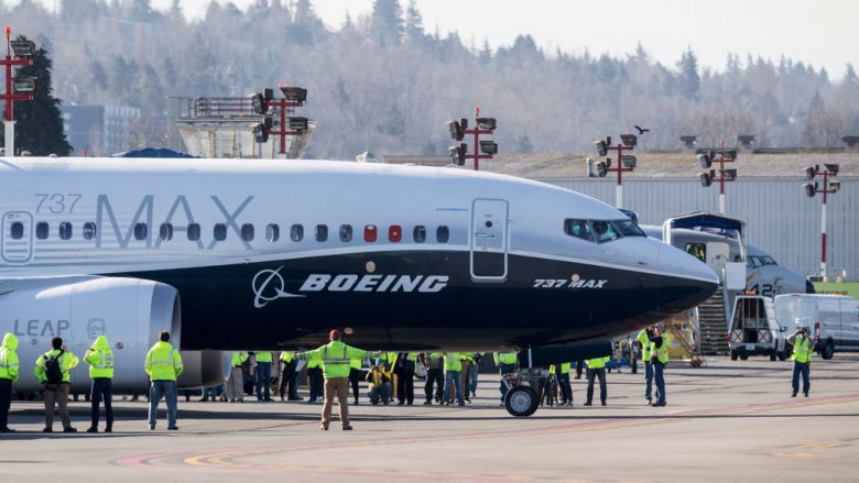 Kompania Boeing me fitimet më të ulëta në dy dekada