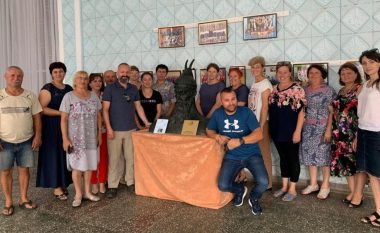 Busti i Skënderbeut vendoset në një fshat në Ukrainë, i banuar që 200 vite nga shqiptarët