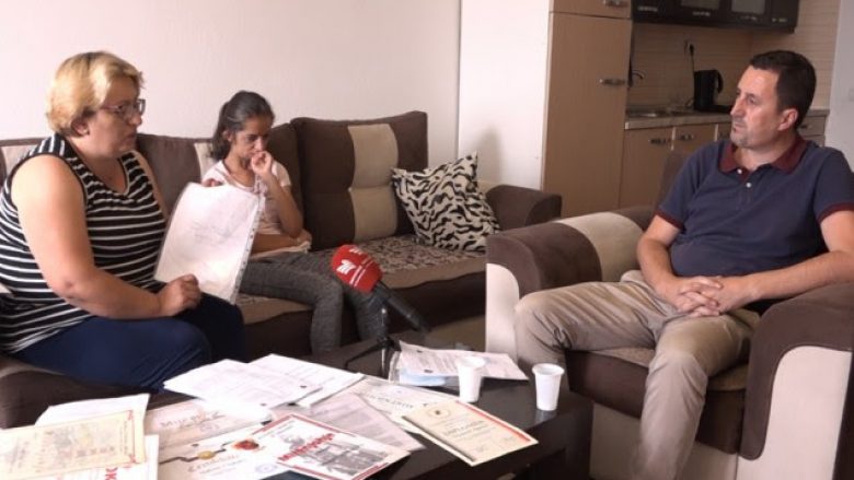 ​Familjes së dëshmorit i bëhet presion nga Komuna e Drenasit për lirim të banesës