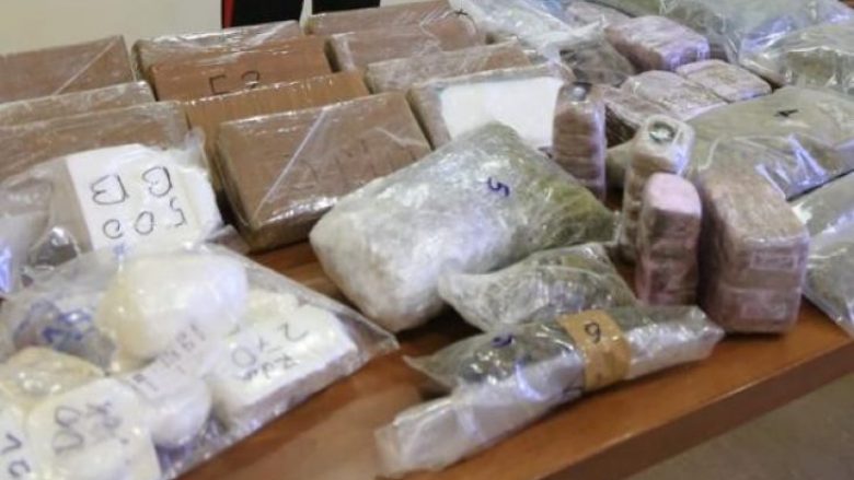 Kapet shqiptari me drogë në vlerë tre milionë euro, e kishte fshehur poshtë frigoriferit