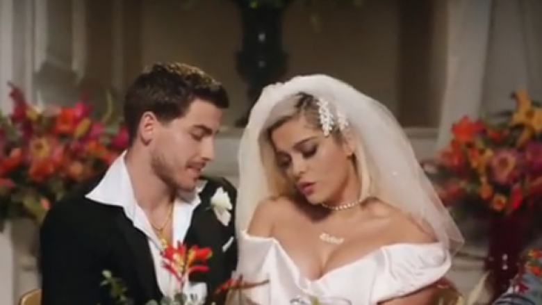 Bebe Rexha publikon klipin e këngës “Harder” në bashkëpunim me Jax Jones, shfaqet e veshur me fustan nusërie