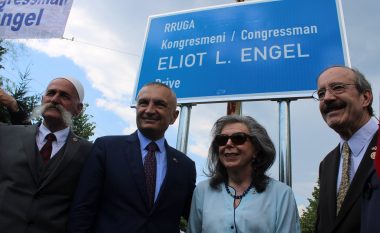 Gjakova dhe Malësia e Gjakovës nderojnë kongresistin Eliot Engel, me emërtimin e një rruge