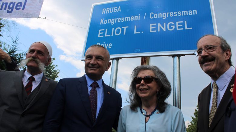 Gjakova dhe Malësia e Gjakovës nderojnë kongresistin Eliot Engel, me emërtimin e një rruge