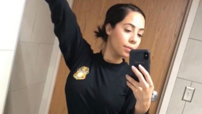 Po siguronte nënpresidentin Pence, një selfie e polices kufitare bëhet virale – vjen reagimi i saj