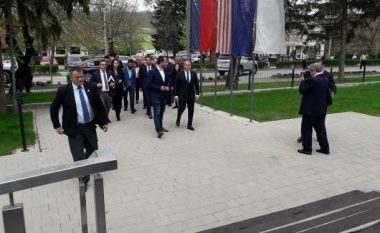 Haradinaj në Kamenicë, takon fermerët dhe hap fushatën e korrje-shirjeve