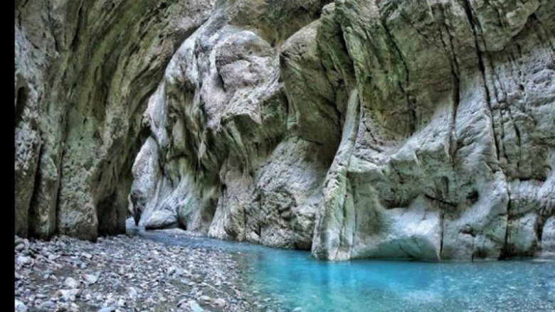 Bllokohen turistët në kanionin e Holtës në Shqipëri, vdes një vajzë