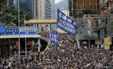 Mijëra protestues në Hong Kong në mbështetje të policisë