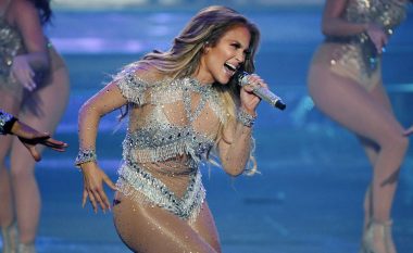 J.Lo ia di vlerën këmbëve: Një minutë e angazhimit të tyre, markave botërore u kushton një milion dollarë