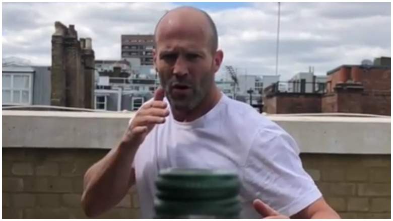 “Bottle Cap Challenge”, sfida më e re në internet nga aktori Jason Statham