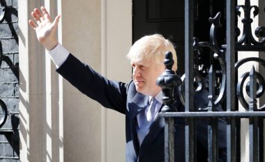 Boris Johnson pritet të japë dorëheqje
