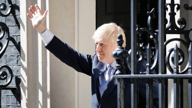 Boris Johnson pritet të japë dorëheqje