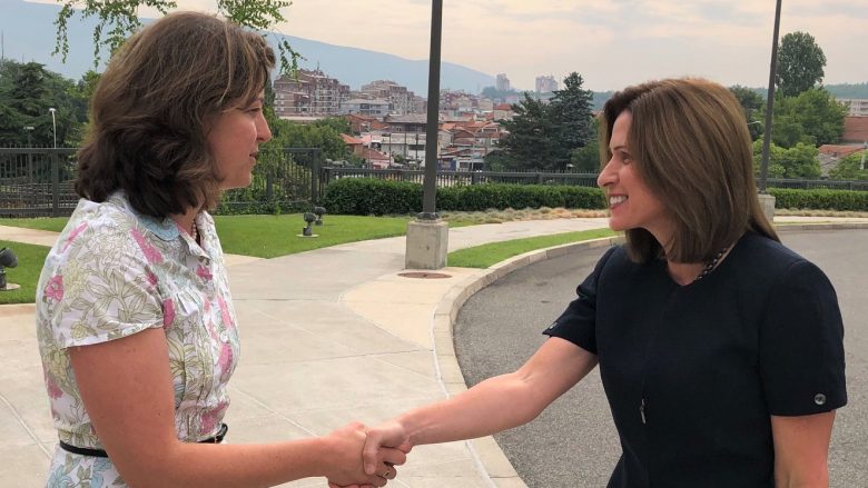 Mbërrin në Maqedoninë e Veriut ambasadorja e re e SHBA-ve, Kate Byrnes