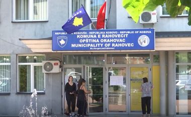Komuna e Rahovecit lëshon parkingun e saj për mërgimtarët