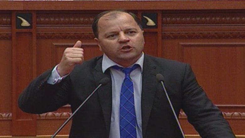 Deputeti Maliqi i bënë thirrje opozitës për revoltë demokratike popullore