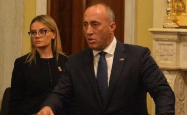 Këshilltarja e Haradinajt i kundërpërgjigjet Kurtit: “Këpucët e Ramushit gjithmonë do të të bijnë të mëdha”