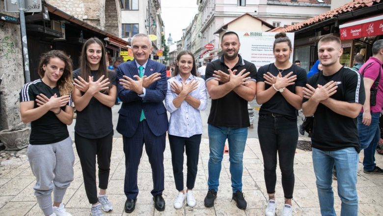 Ilir Meta takohet me Majlindën në Sarajevë: Kelmendi është krenaria e sportit shqiptar