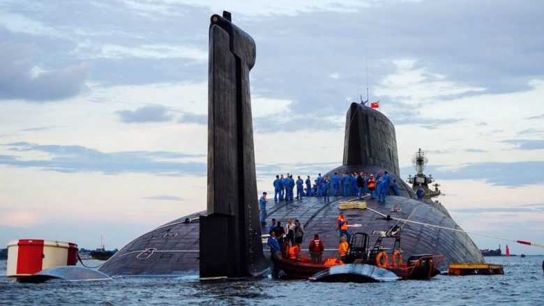 Zjarri në një nëndetëse ruse vret 14 marinarë