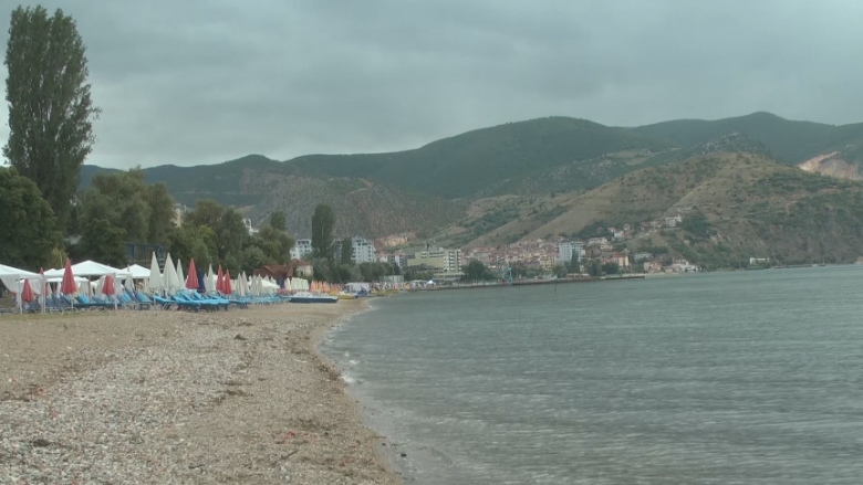Strugë-Ohër, plazhet ilegale, përgjegjësi nga zyrtarët komunal