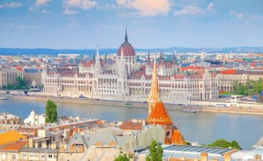 Hungaria, shteti që ofron 30 mijë euro për çiftet me tre fëmijë