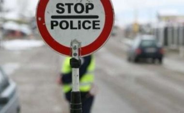 Për 24 orë policia shqiptoi mbi 900 tiketa trafiku