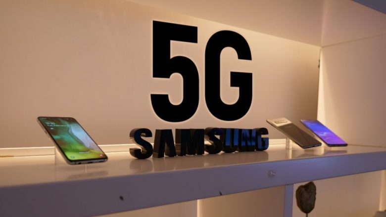IHS: Samsung zotëron 74% të tregut të telefonave 5G