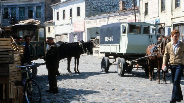 Si dukej Shqipëria e vitit 1982, fotot e rralla të gazetarit komunist