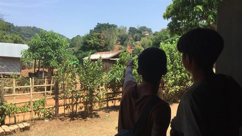 Një mënyrë për të shpëtuar fëmijët e tyre: Rrëfimi prekës për prindërit në Mianmar, të cilët po organizojnë funerale të rrejshme