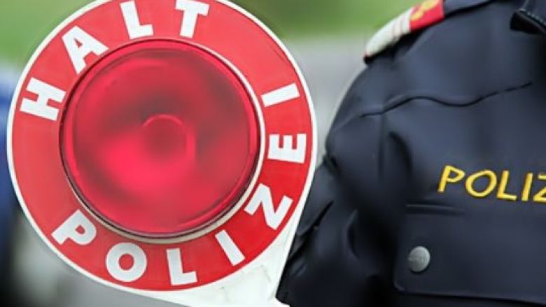 Kosovari “garon” me policinë gjermane, ik duke e lënë vajzën 6-vjeçe në makinë