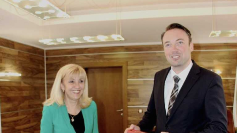Maqedonia dhe Bullgaria nënshkruajnë marrëveshje financiare për 17 projekte