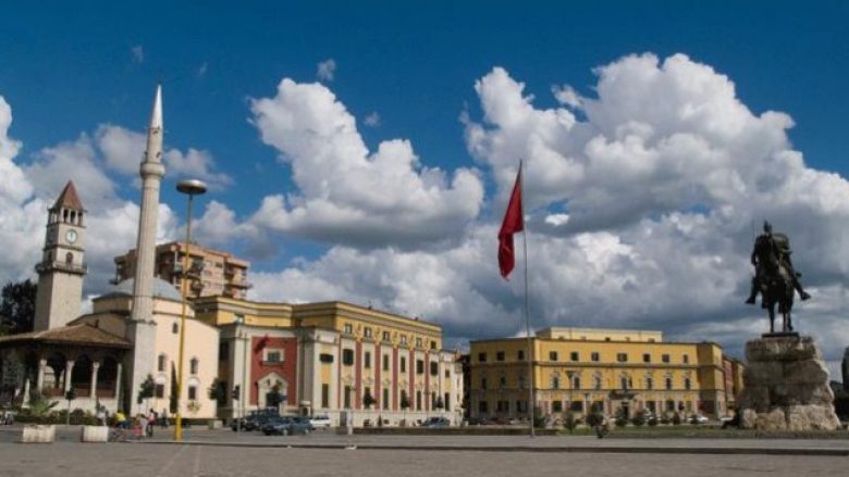 Zviceranët i adhurojnë pushimet në Shqipëri
