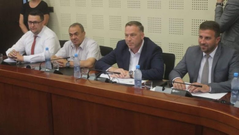 Deputetja Rexhepi: Ministri ka ndarë mjete në baza partiake
