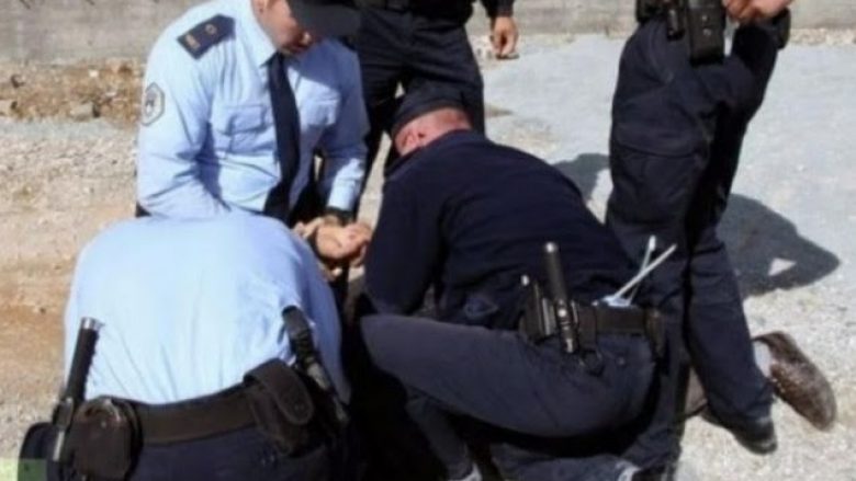 Sulmon fizikisht policin, arrestohet një person në Prizren
