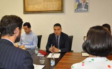 Ministri Bytyqi pro rritjes së numrit të studentëve në Fakultetin e Mjekësisë