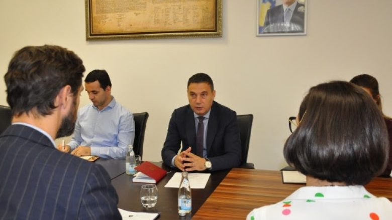 Ministri Bytyqi pro rritjes së numrit të studentëve në Fakultetin e Mjekësisë
