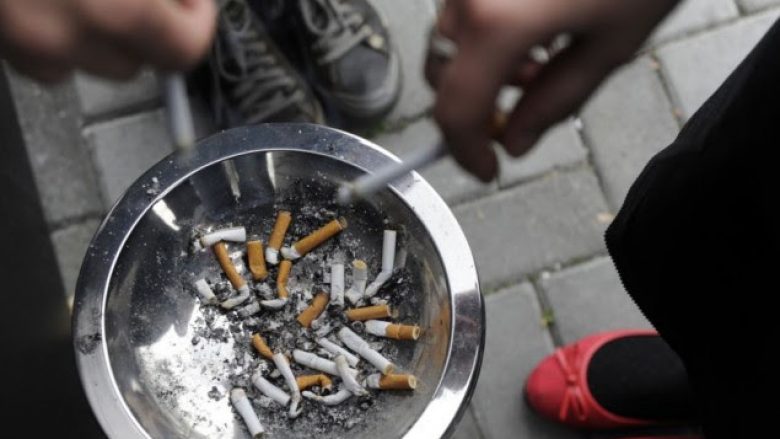 12 vjet nga ndalimi i pirjes së duhanit në hapësirat e brendshme publike në Angli