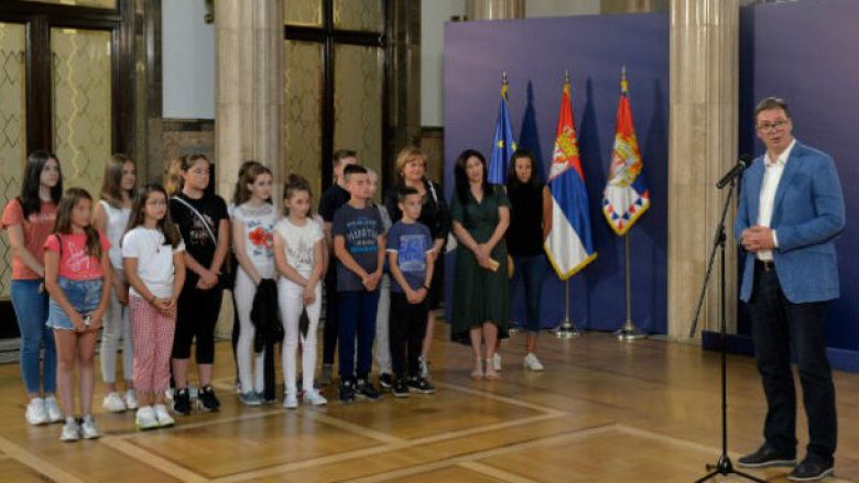 Vuçiq, nxënësve nga veriu i Kosovës: Beogradi është kryeqyteti juaj