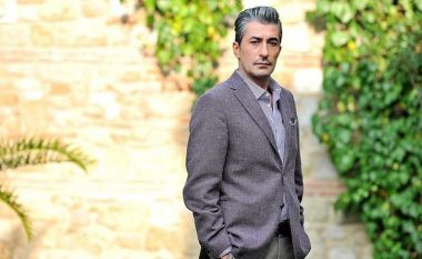 Aktori i njohur turk, Erkan Pettekaya do të vijë të premten në Kosovë për herë të parë