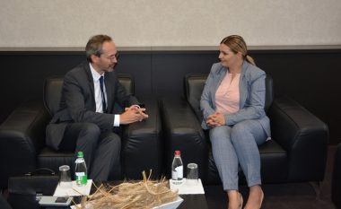 Ministrja Ziviq takoi ambasadorin e Austrisë në Prishtinë, Gernot Pfandler