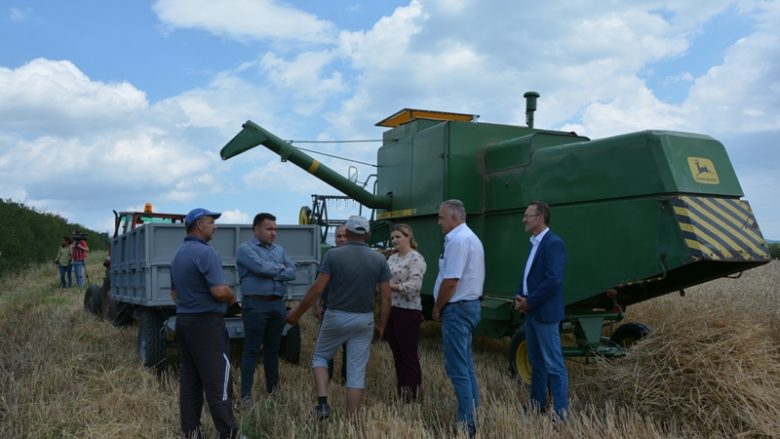 Ministrja Ziviq përcolli fushatën e korrje-shirjeve