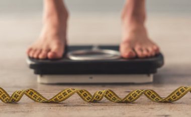 Tri mënyra interesante për të humbur peshë pa ushtruar fare