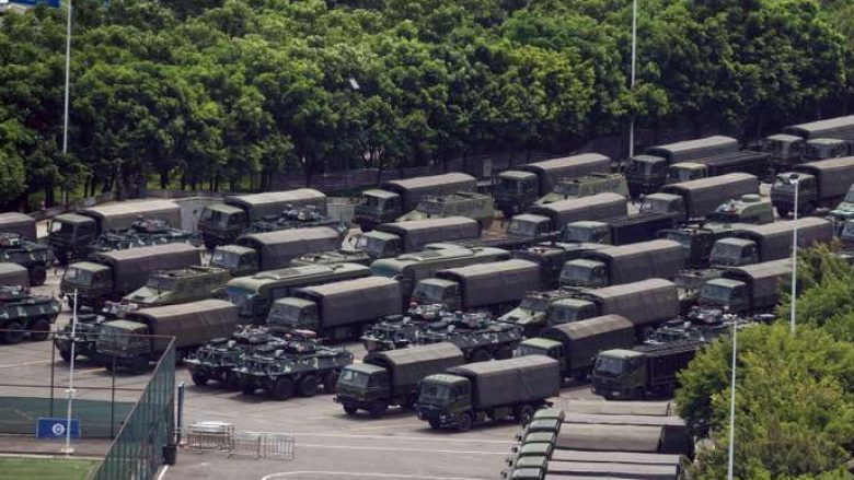 Ushtria kineze kujton se është vetëm “dhjetë minuta larg nga Hong Kongu”
