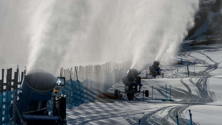 Dimër i thatë, Kili borë artificiale në resorte