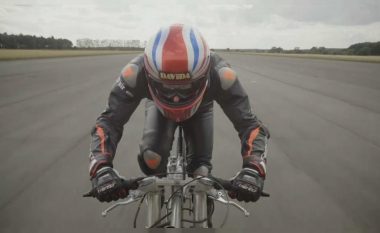 Britaniku vendos rekord botëror, lëviz me 280.6 km/orë mbi një biçikletë